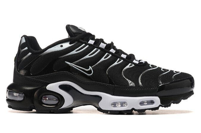 NIKE AIR MAX PLUS TN BLACK AND WHITE