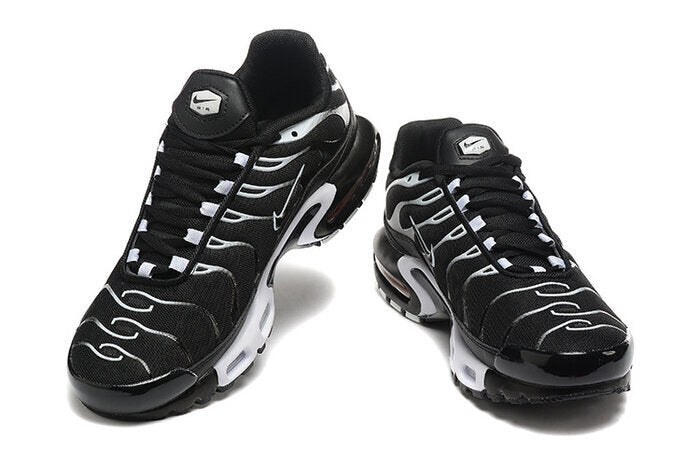 NIKE AIR MAX PLUS TN BLACK AND WHITE