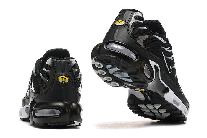 NIKE AIR MAX PLUS TN BLACK AND WHITE