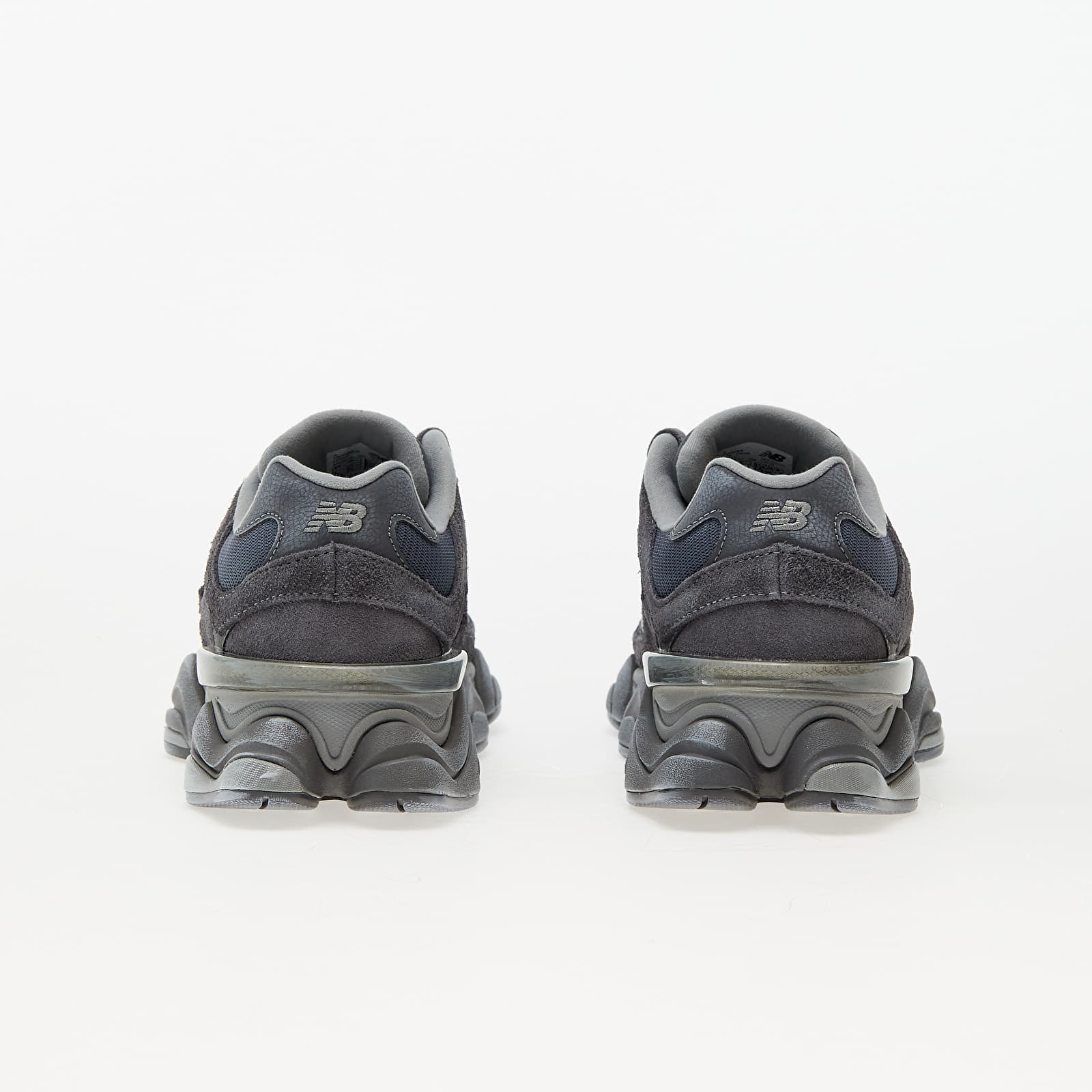 New Balance 9060 Magnet