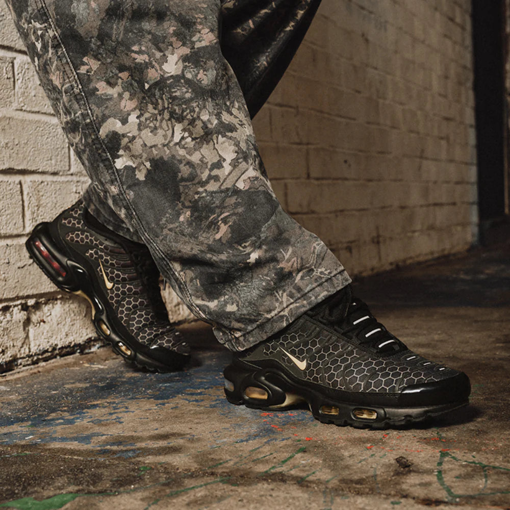 Nike Air Max Tuned 1 Manchester IQ0287-010 Nike