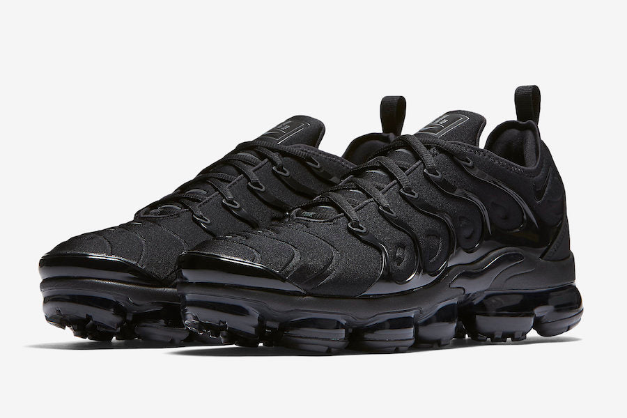 NIKE VAPORMAX PLUS TRIPLEBLACK