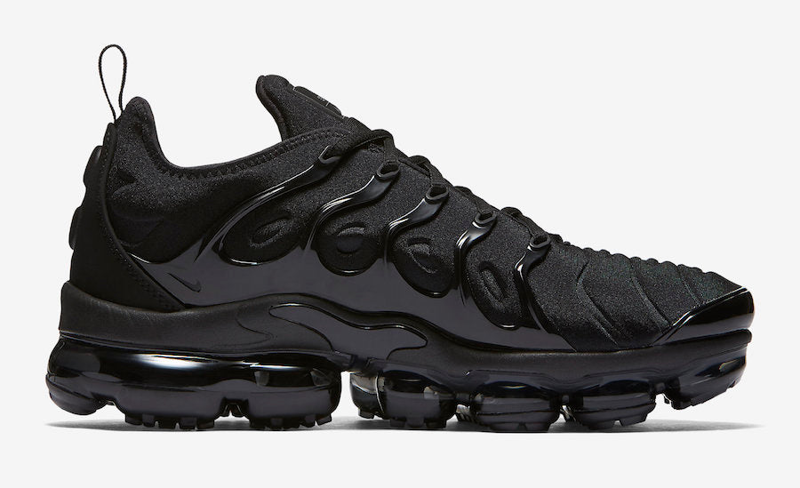 NIKE VAPORMAX PLUS TRIPLEBLACK
