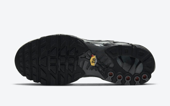 NIKE AIR MAX PLUS TN BLACK AND GOLD