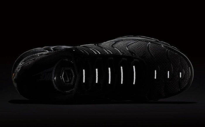 NIKE AIR MAX PLUS TN BLACK