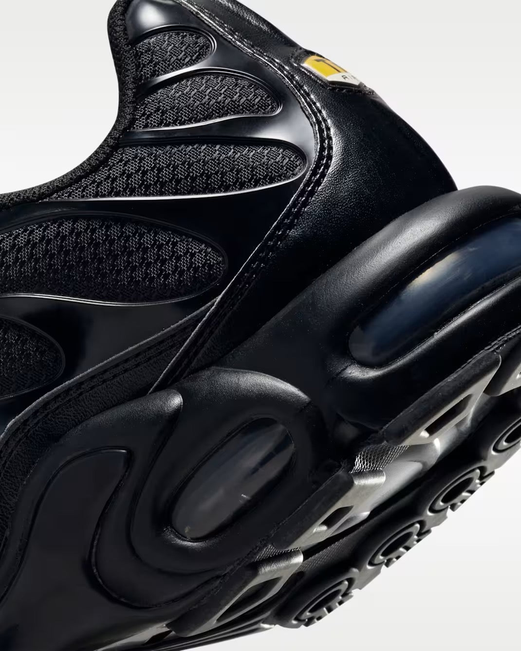 NIKE AIR MAX PLUS TN "TRIPLE BLACK" 604133-050 Nike