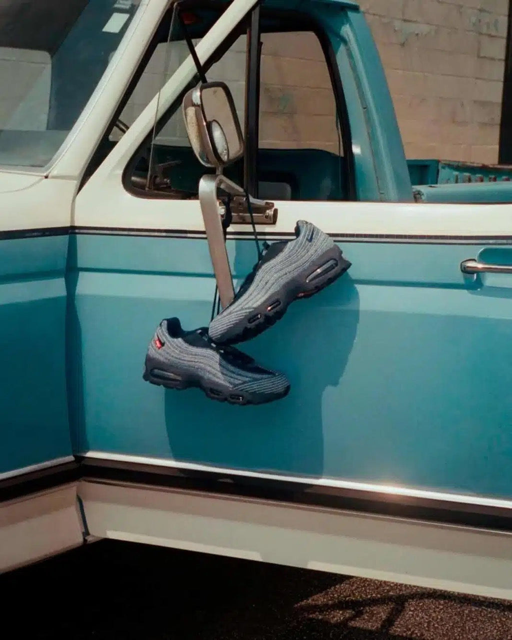Levi’s x Nike Air Max 95 OG “Obsidian” – HM4743-400 Nike