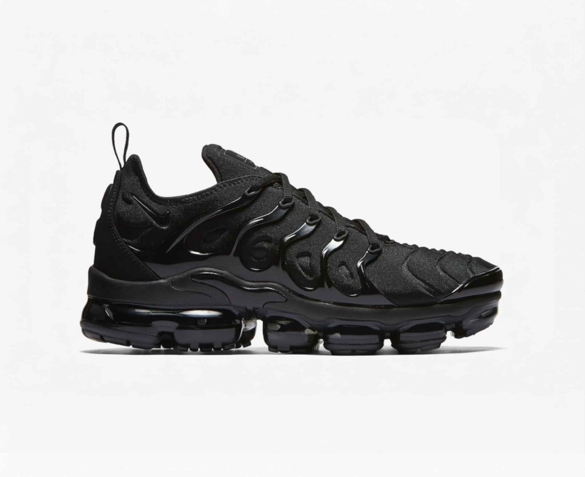 NIKE VAPORMAX PLUS TRIPLEBLACK