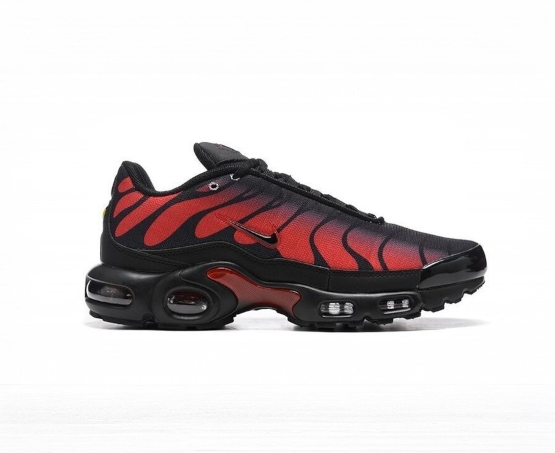 NIKE AIR MAX PLUS TN DEADPOOL