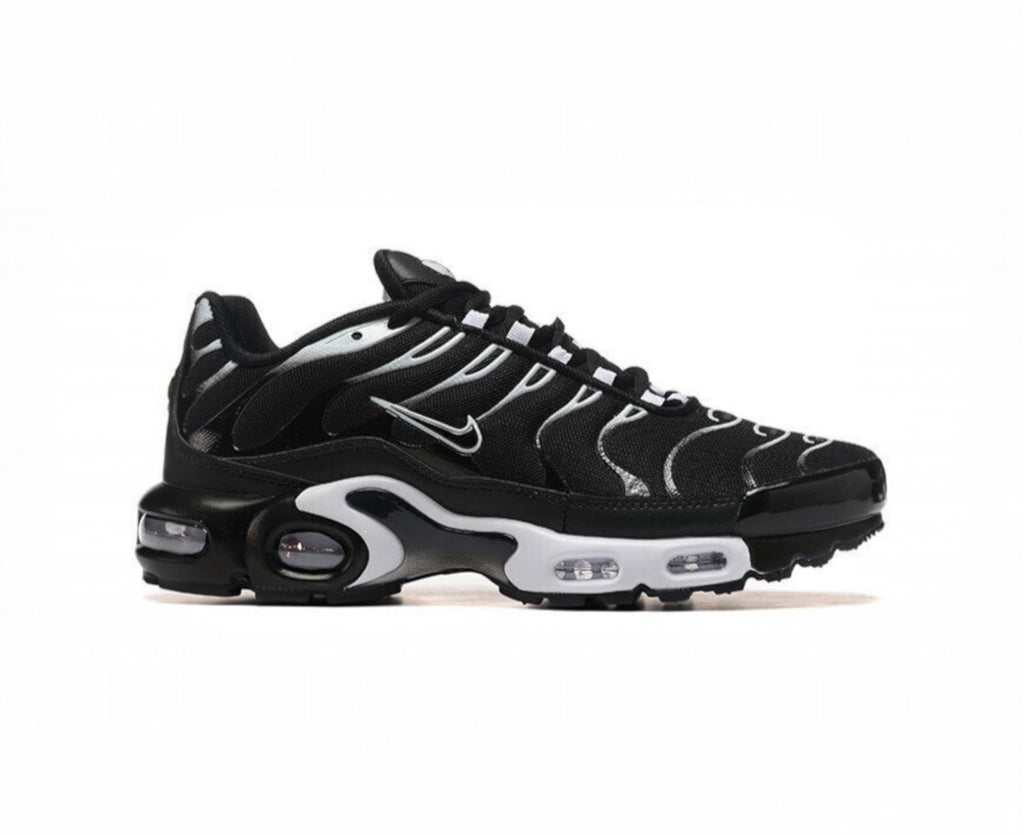 NIKE AIR MAX PLUS TN BLACK AND WHITE