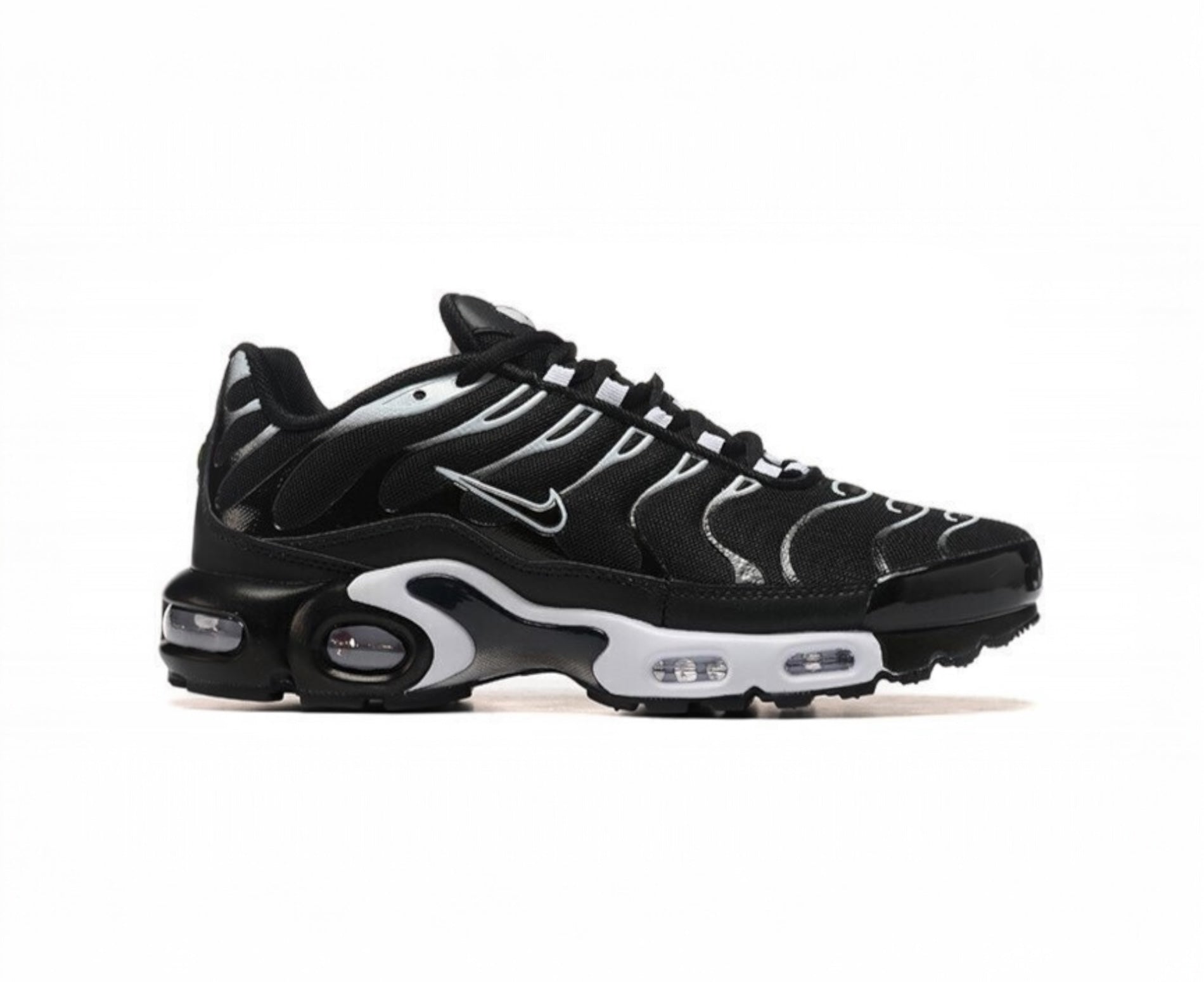 NIKE AIR MAX PLUS TN BLACK AND WHITE