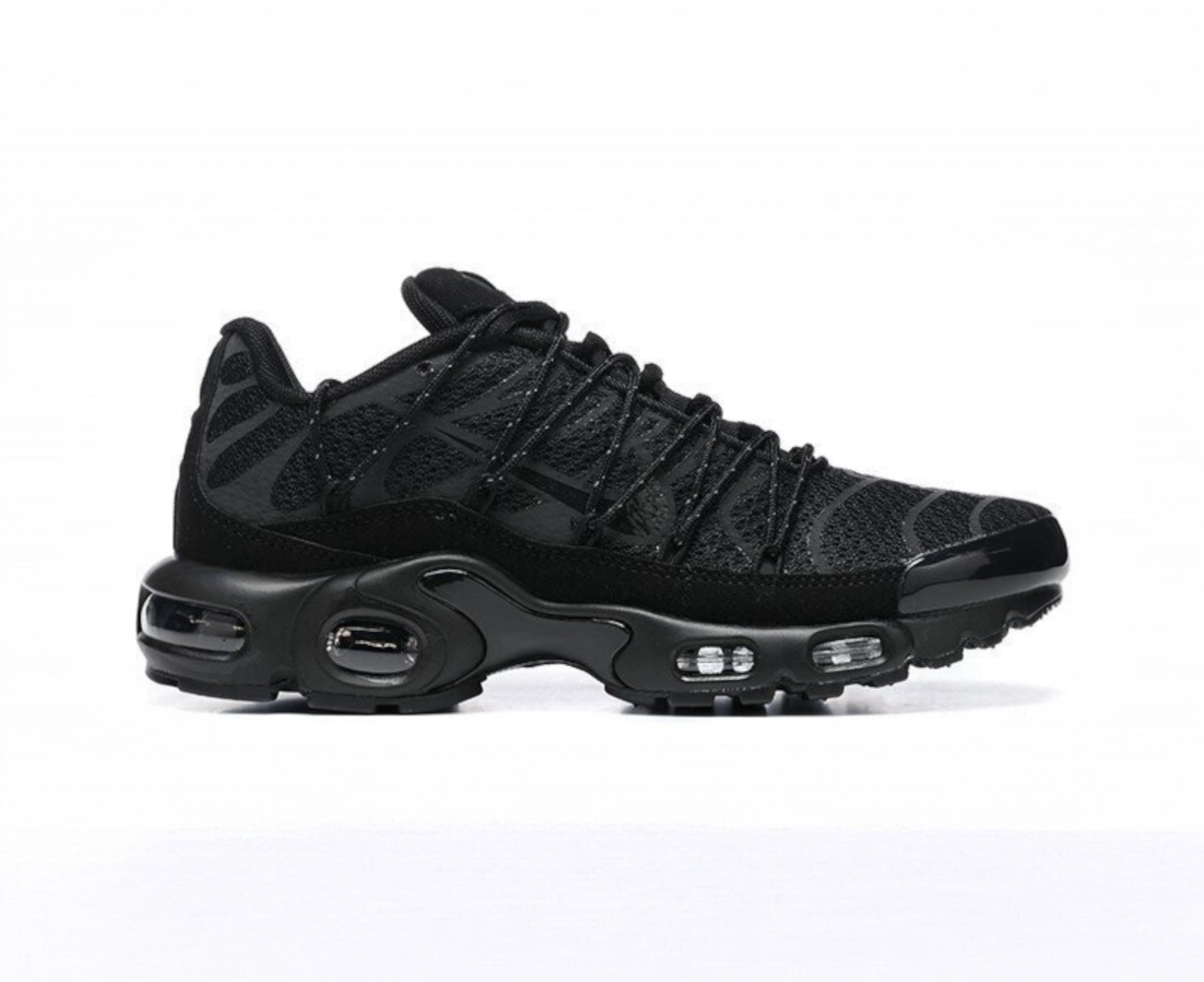 NIKE AIR MAX PLUS TN UTILYTY TRIPLE BLACK