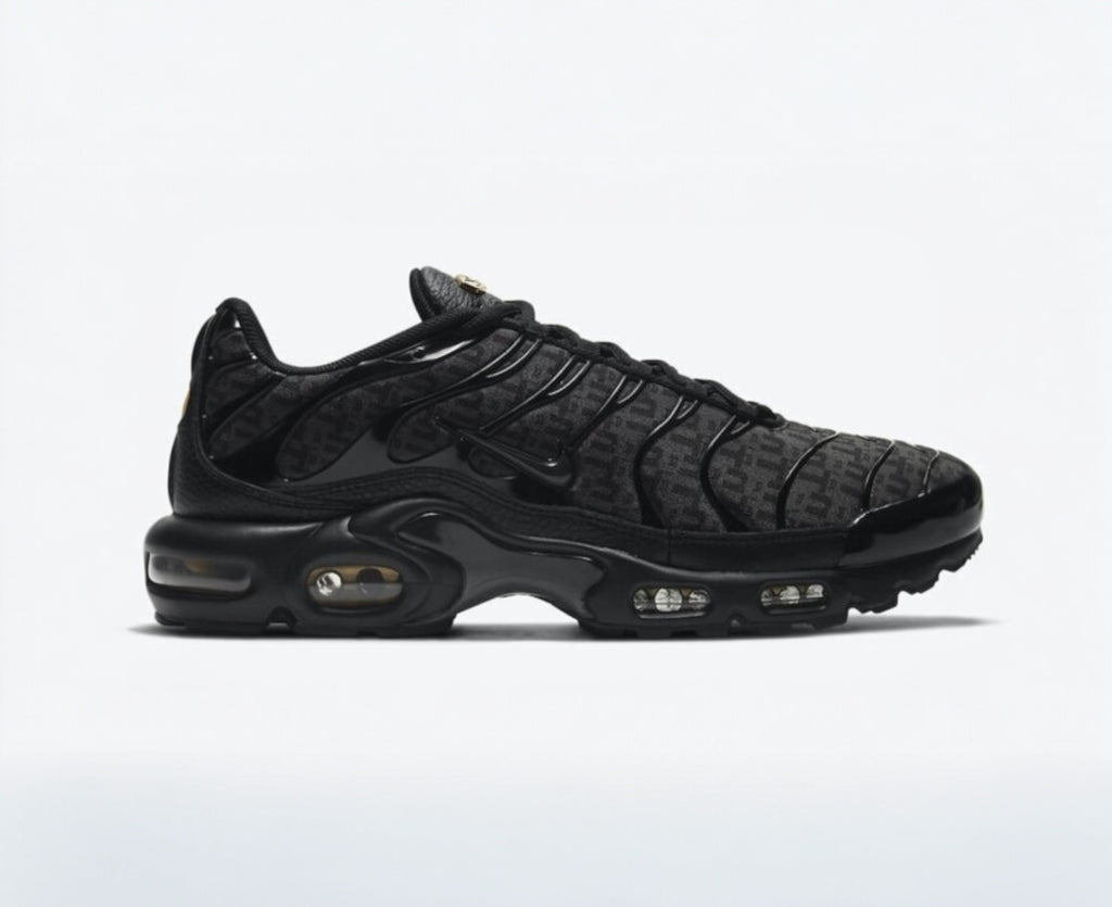 NIKE AIR MAX PLUS TN BLACK AND GOLD
