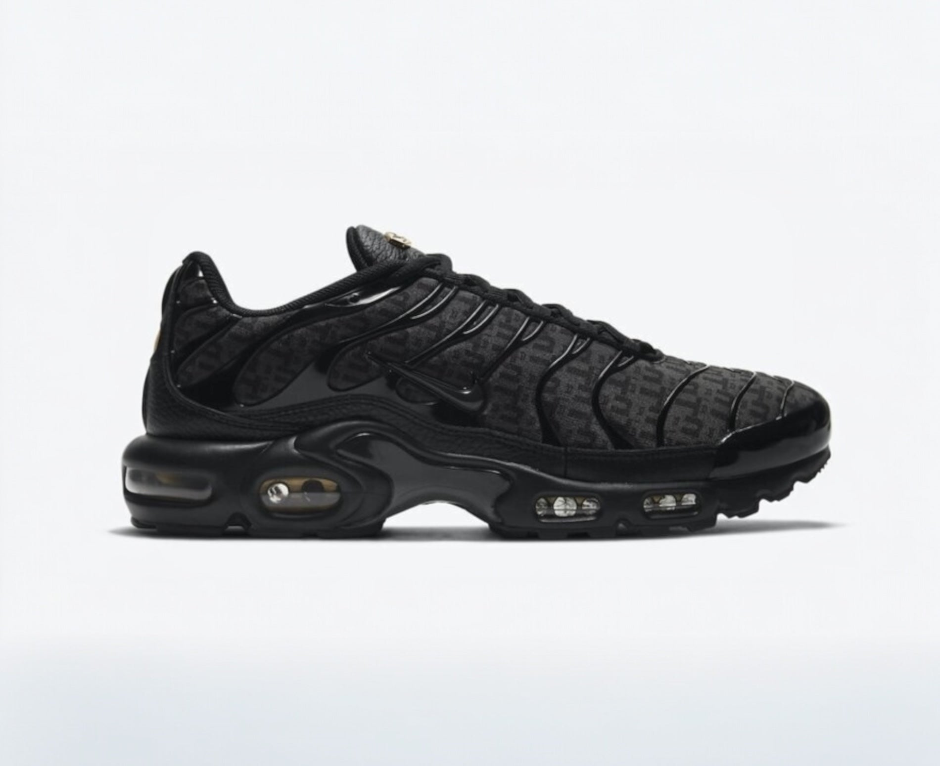 NIKE AIR MAX PLUS TN BLACK AND GOLD