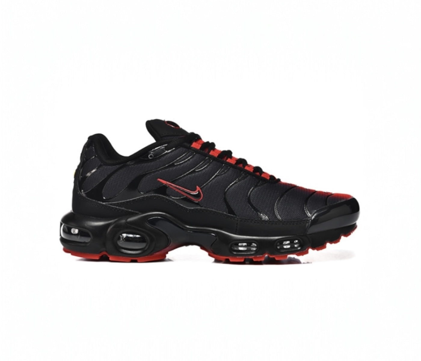 NIKE AIR MAX PLUS TN BLACK AND RED